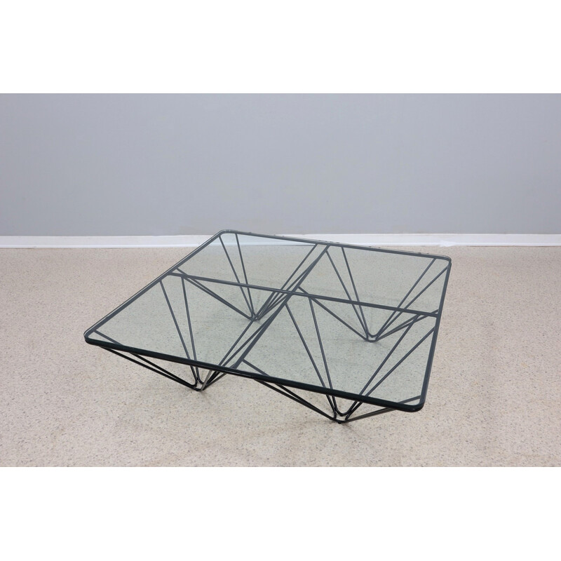 Tavolino geometrico vintage in ferro tubolare laccato nero e vetro trasparente, Italia anni '80