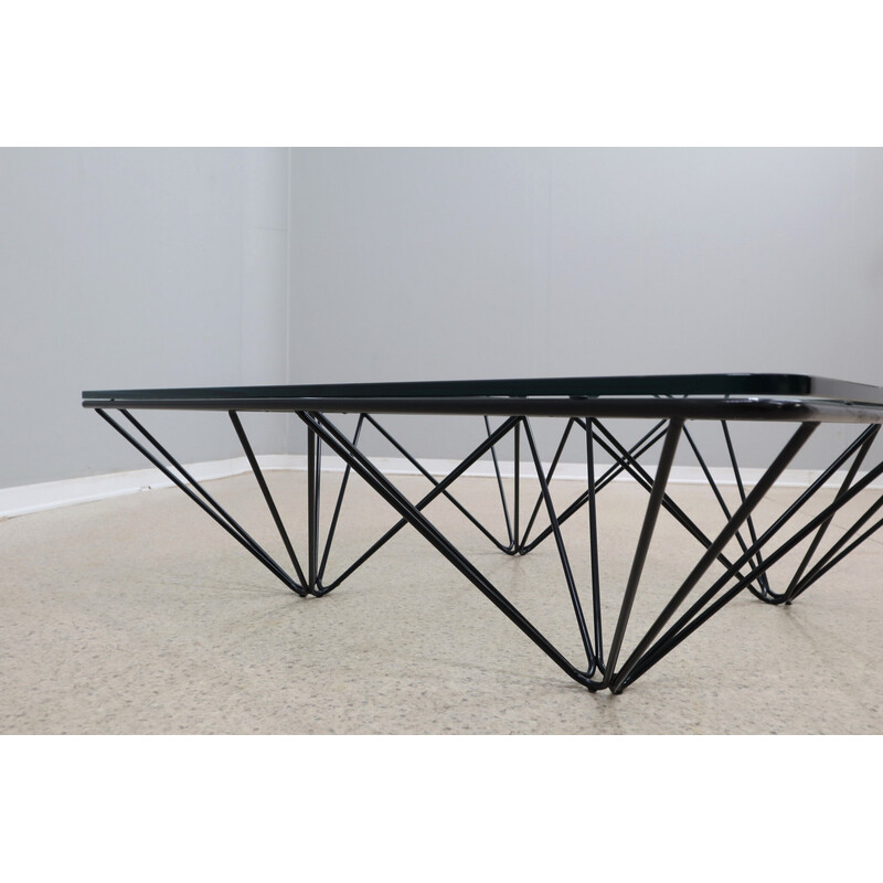 Tavolino geometrico vintage in ferro tubolare laccato nero e vetro trasparente, Italia anni '80