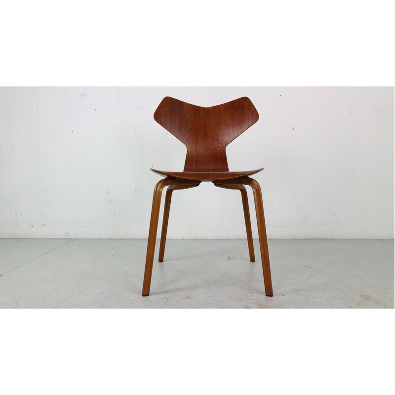 Sedia vintage in legno Grand Prix 4130 di Arne Jacobsen