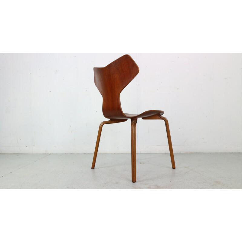 Sedia vintage in legno Grand Prix 4130 di Arne Jacobsen