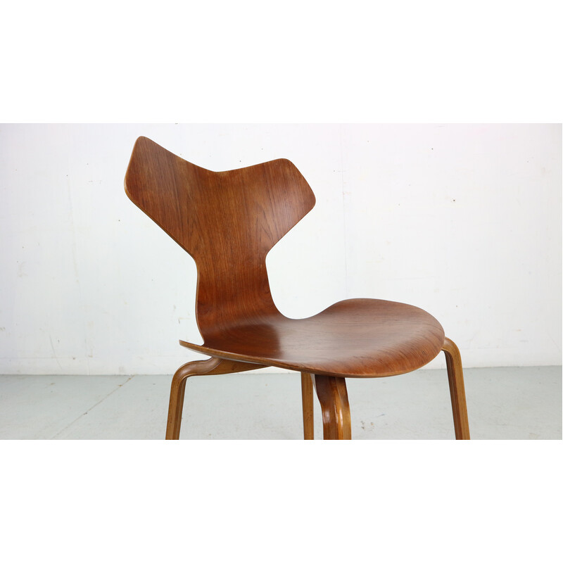 Sedia vintage in legno Grand Prix 4130 di Arne Jacobsen