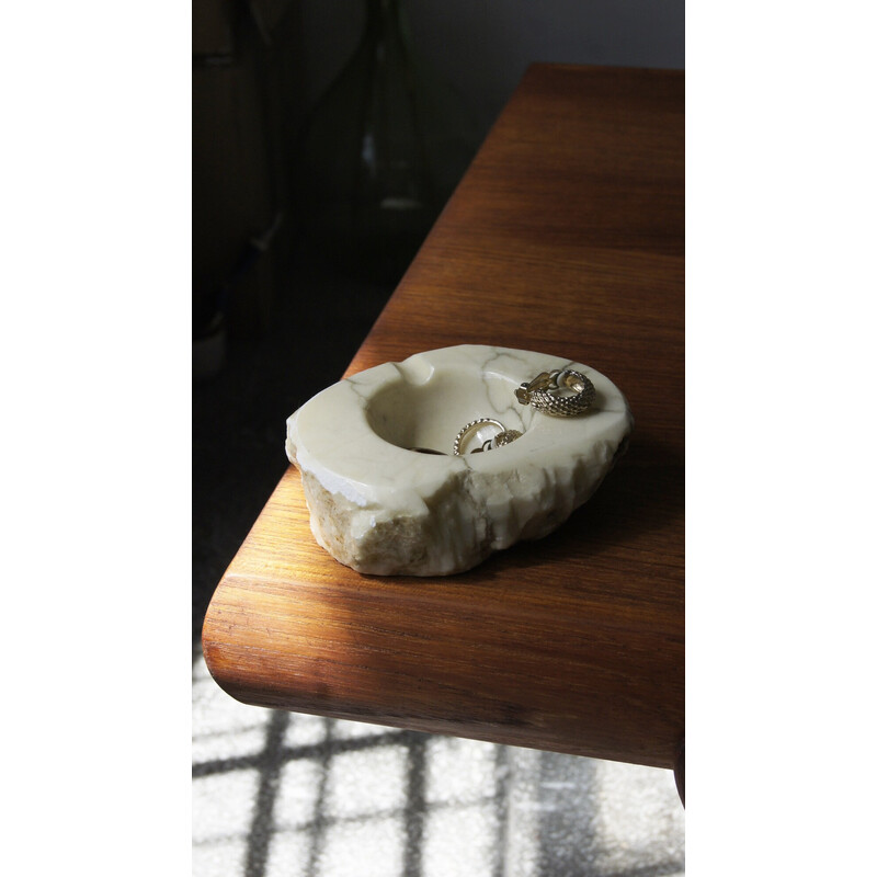 Vintage ashtray in beige alabaster, Italy 1960s