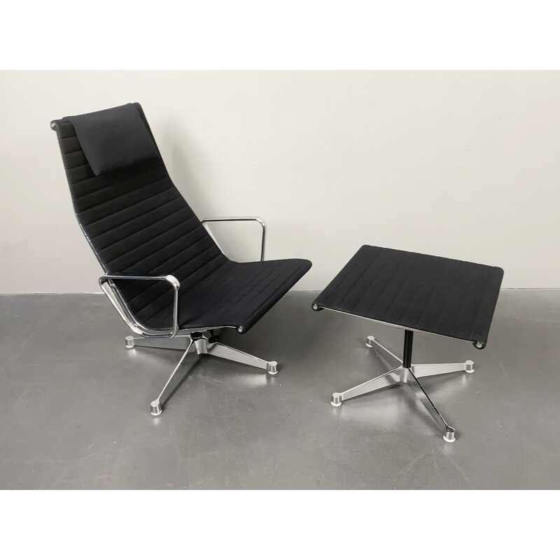 Poltrona vintage Ea 124 con poggiapiedi di Charles e Ray Eames per Herman Miller, Germania anni '70