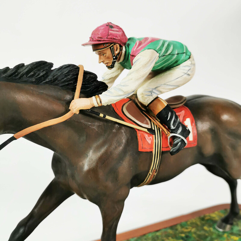 Escultura de época de un caballo con un jinete al galope por R. Cameron, Inglaterra años 60