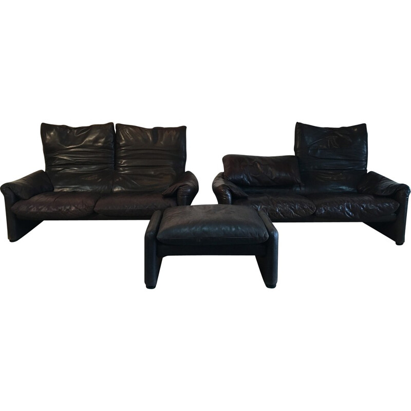 Cassina set of two "Maralunga" sofas by Vico Magistretti - 1970s