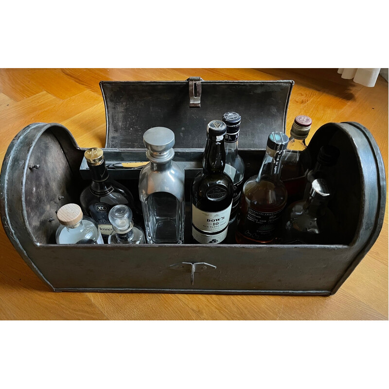 Baúl metálico de almacenamiento vintage