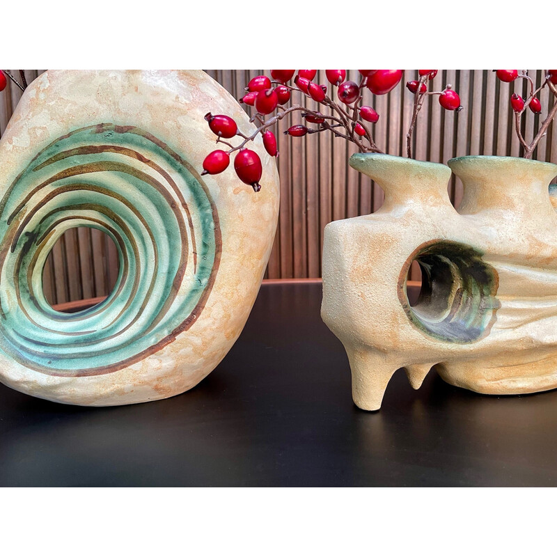 Par de vasos de cerâmica de estúdio escultórico vintage Art de Ceramist Nikos Dazelidis, Grécia Anos 60