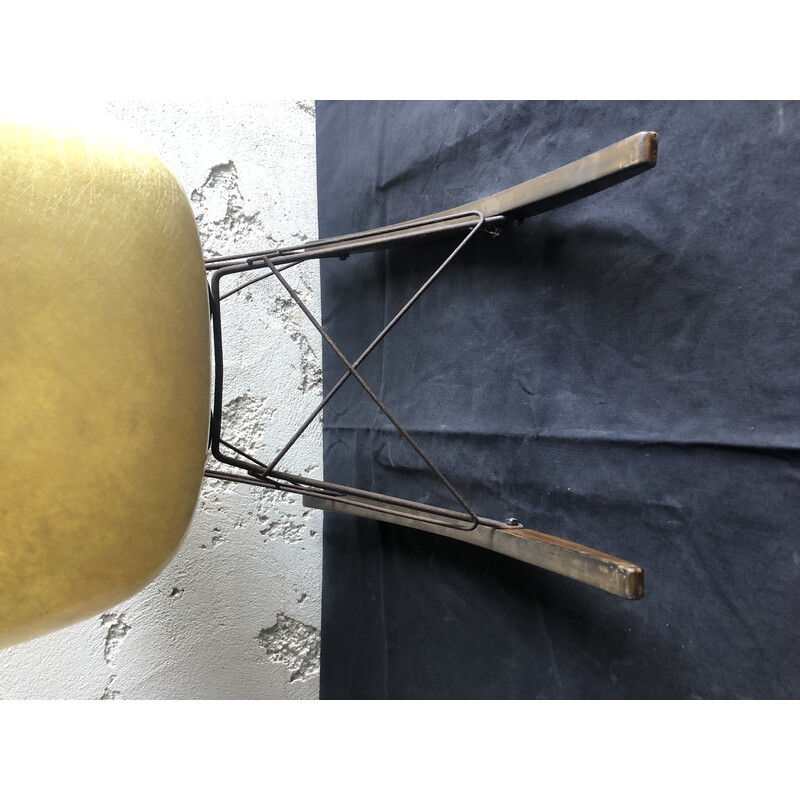 Chaise à bascule vintage en fibre de verre par Eames