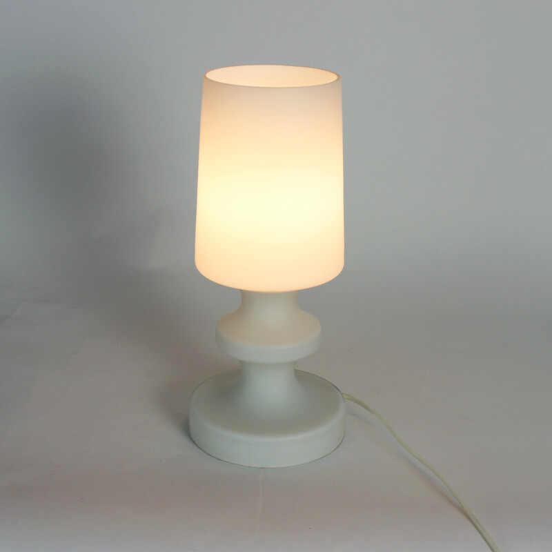 Lampe de table vintage en verre opalin blanc par Stefan Tabery pour Opp Jihlava, Tchécoslovaquie 1960