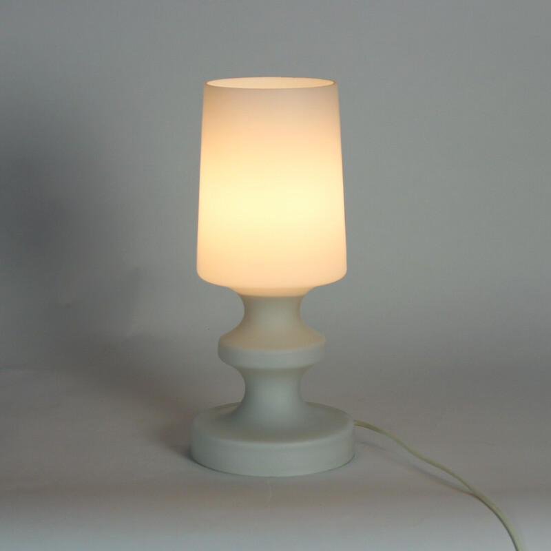 Vintage wit opaline glazen tafellamp van Stefan Tabery voor Opp Jihlava, Tsjecho-Slowakije 1960