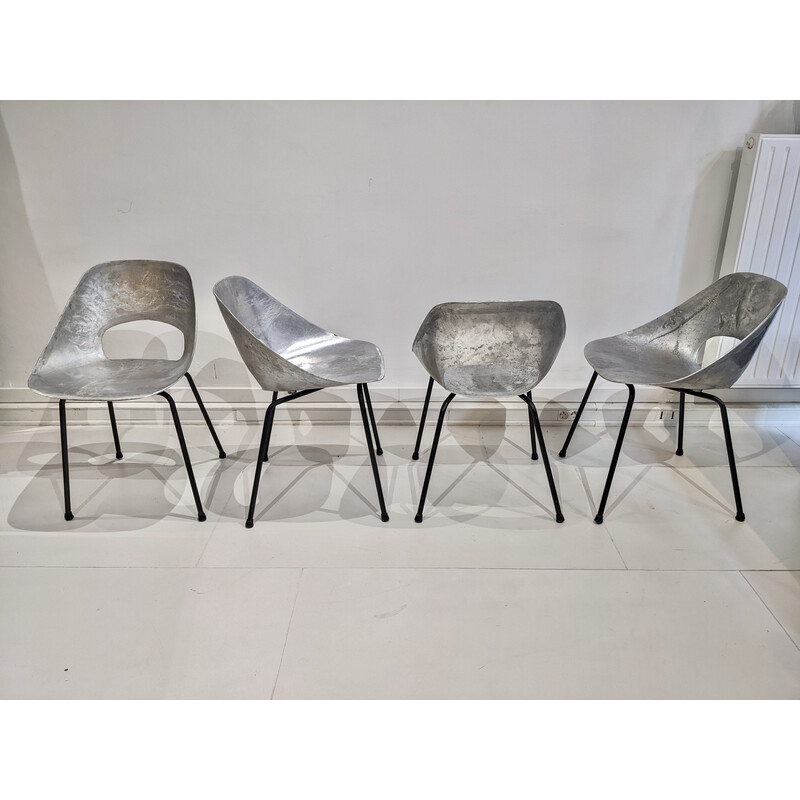 Juego de 4 sillas "tulipán" de aluminio vintage de Pierre Guariche, 1950