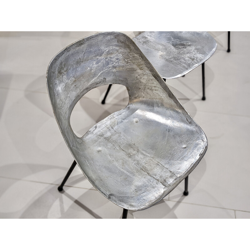 Set van 4 vintage aluminium "tulp" stoelen van Pierre Guariche, 1950
