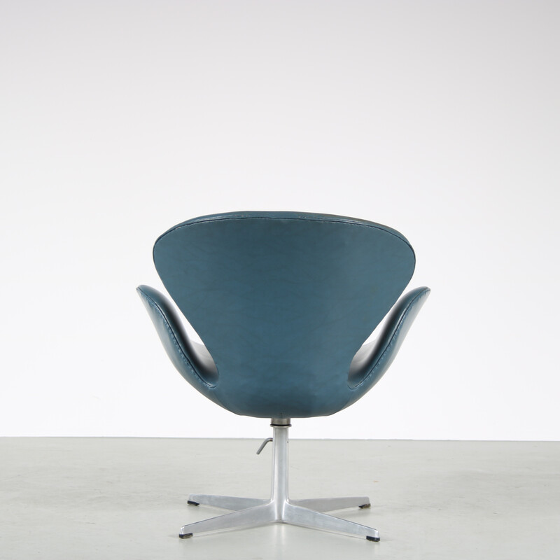 Vintage-Sesselpaar "Swan" aus Metall und Skai von Arne Jacobsen für Fritz Hansen, Dänemark 1960