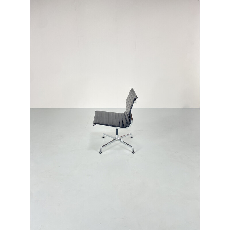 EA 105 vintage lederen bureaustoel van Charles en Ray voor Vitra, USA 1958