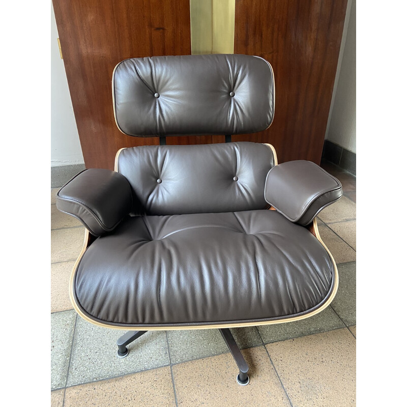 Vintage fauteuil en voetenbank van Charles Eames voor Herman Miller, VS 2011