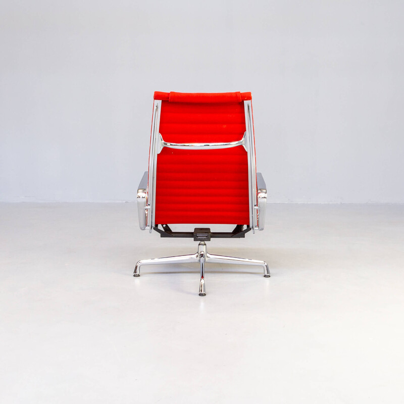 Vintage fauteuil en voetenbank van Charles en Ray Eames voor Vitra