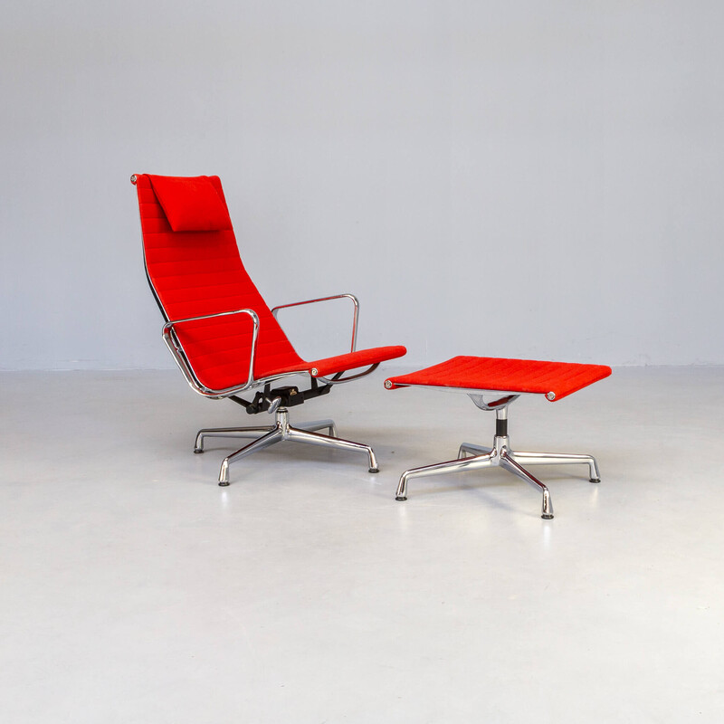 Vintage fauteuil en voetenbank van Charles en Ray Eames voor Vitra