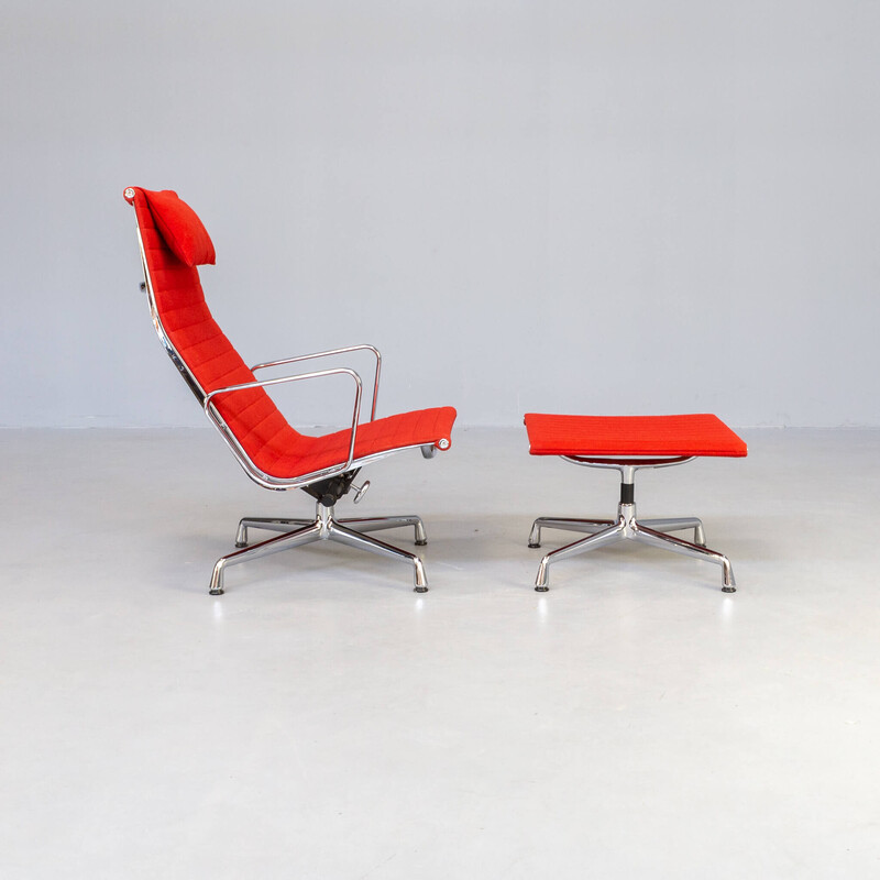 Vintage fauteuil en voetenbank van Charles en Ray Eames voor Vitra