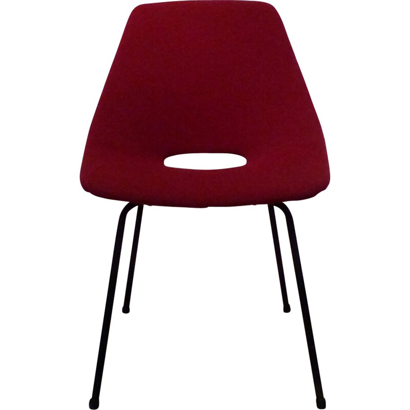 Chaise "Tonneau" rouge en contreplaqué de Pierre Guariche - 1950
