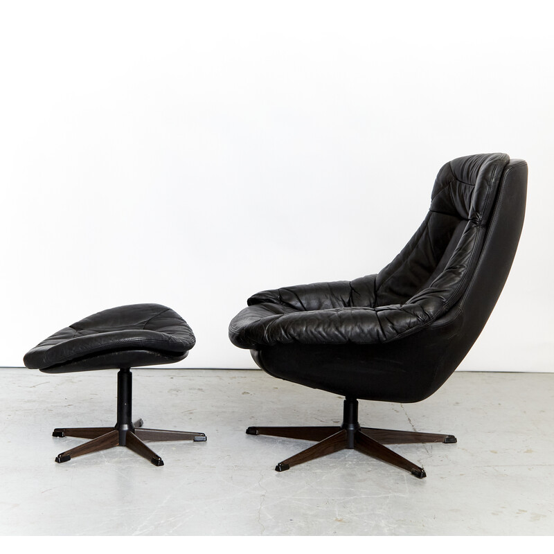 Vintage danish leather armchair by H.w. Klein for Bramin