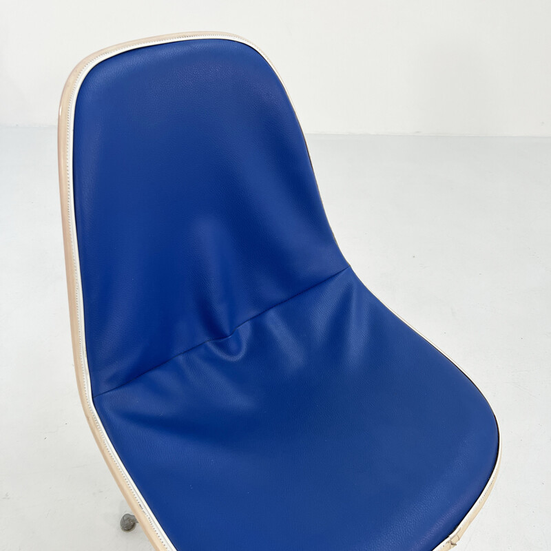 Cadeira Vintage La Fonda em fibra de vidro, metal e pele de Charles