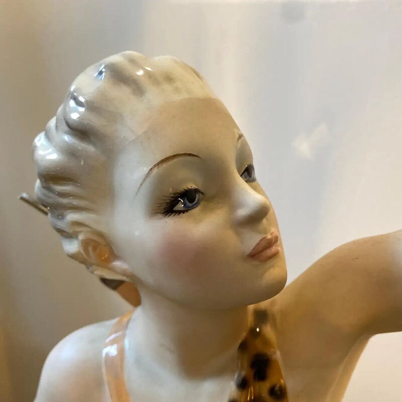 Escultura de porcelana vintage "Diane le chasseur" de Giovanni Ronzan, Italia años 40
