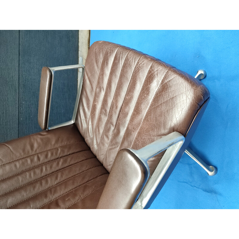 Vintage visitor armchair in brown leather by Osvaldo Borsani