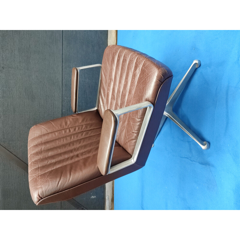 Vintage visitor armchair in brown leather by Osvaldo Borsani