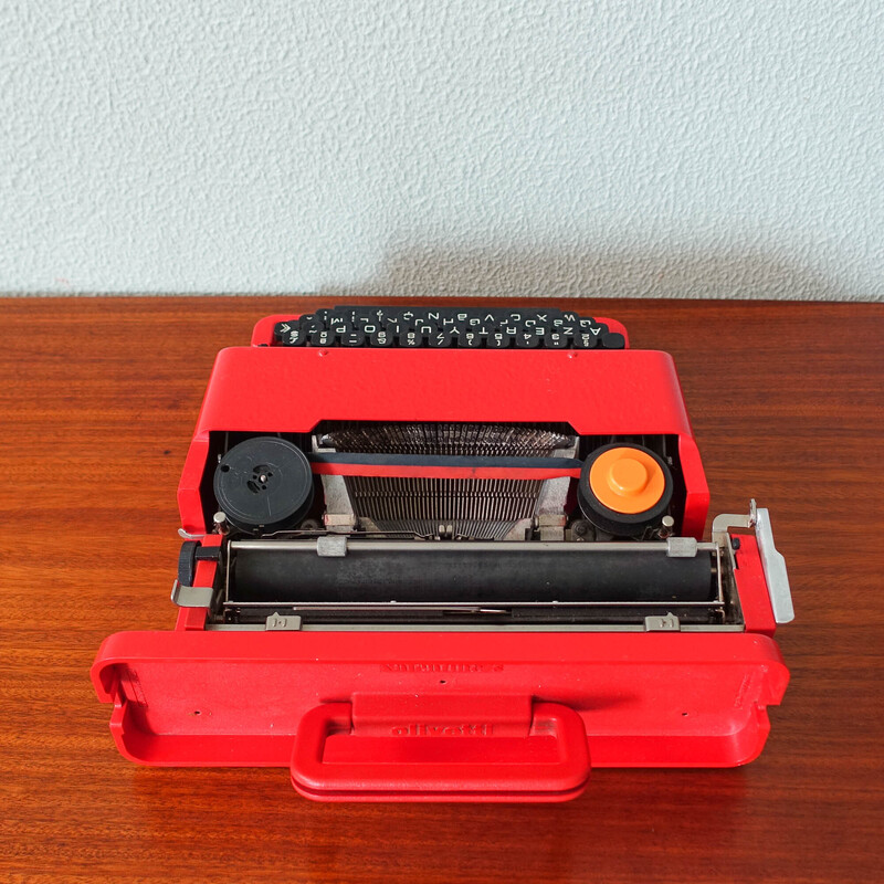 Machine à écrire vintage Valentine rouge par Ettore Sottsass et Perry King pour Olivetti Synthesis, 1970