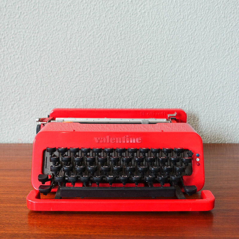 Macchina da scrivere vintage rossa Valentine di Ettore Sottsass e Perry King per Olivetti Synthesis, anni '70