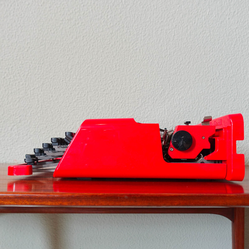 Machine à écrire vintage Valentine rouge par Ettore Sottsass et Perry King pour Olivetti Synthesis, 1970