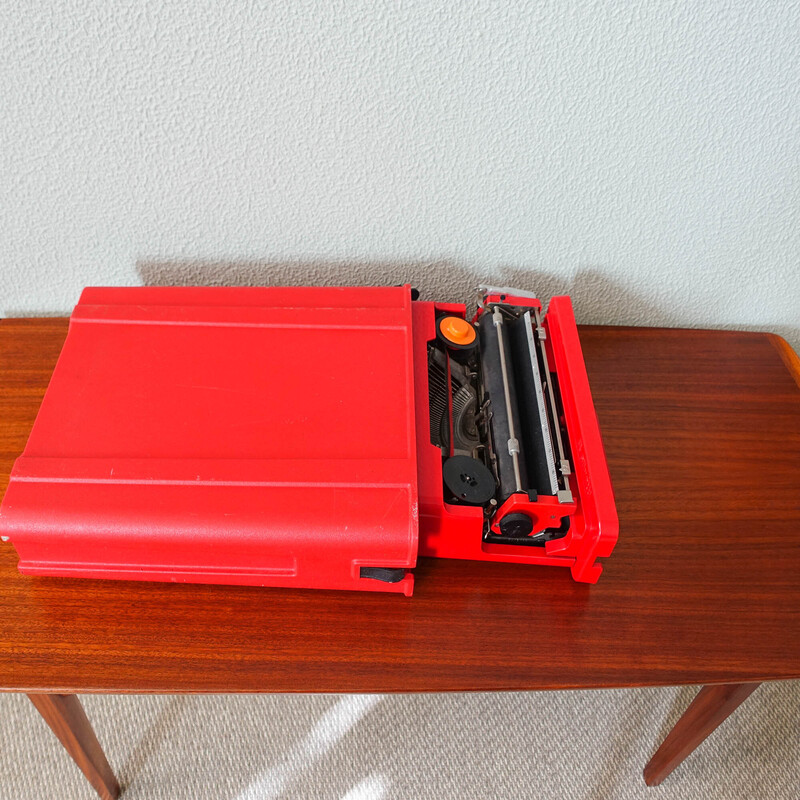 Macchina da scrivere vintage rossa Valentine di Ettore Sottsass e Perry King per Olivetti Synthesis, anni '70