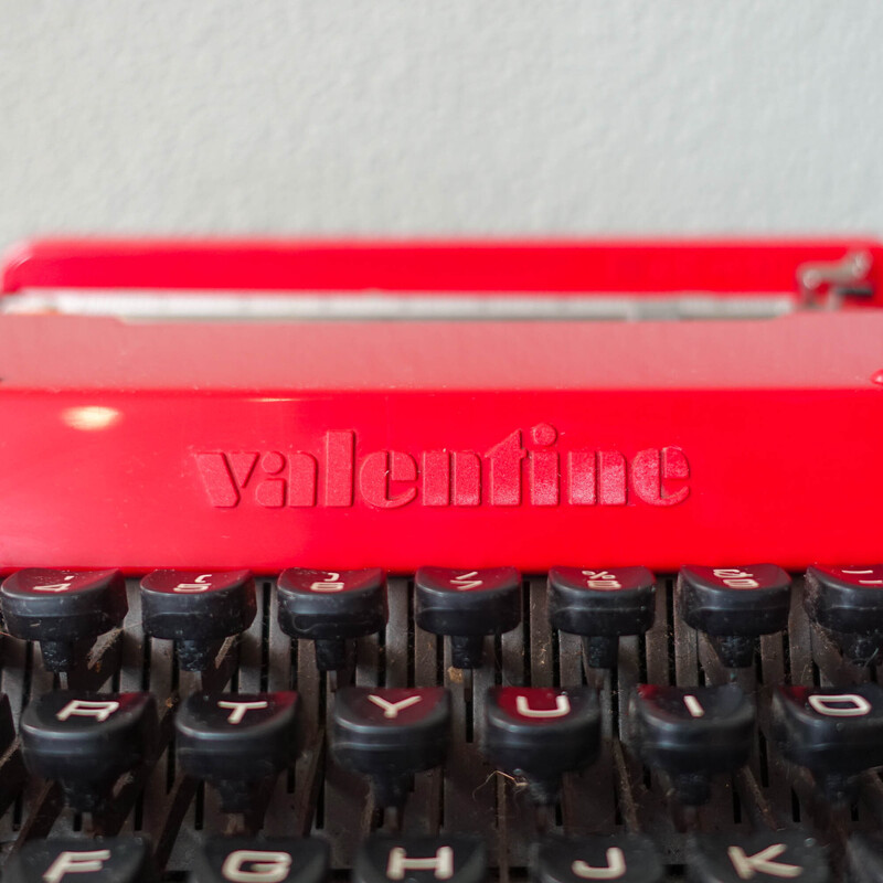 Macchina da scrivere vintage rossa Valentine di Ettore Sottsass e Perry King per Olivetti Synthesis, anni '70