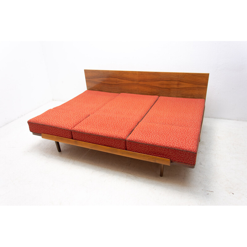 Sofabett aus Nussbaumholz von Jindrich Halabala für Up Zavody, Tschechoslowakei 1950er Jahre