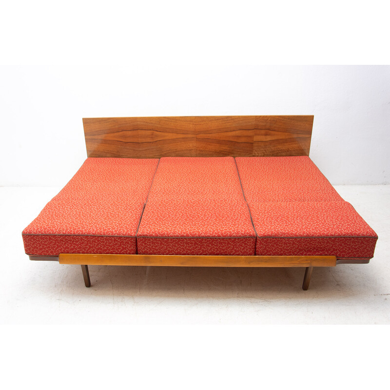 Sofabett aus Nussbaumholz von Jindrich Halabala für Up Zavody, Tschechoslowakei 1950er Jahre