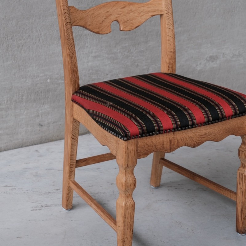 Juego de 6 sillas de comedor danesas vintage de madera de roble de Henning Kjaernulf, años 60