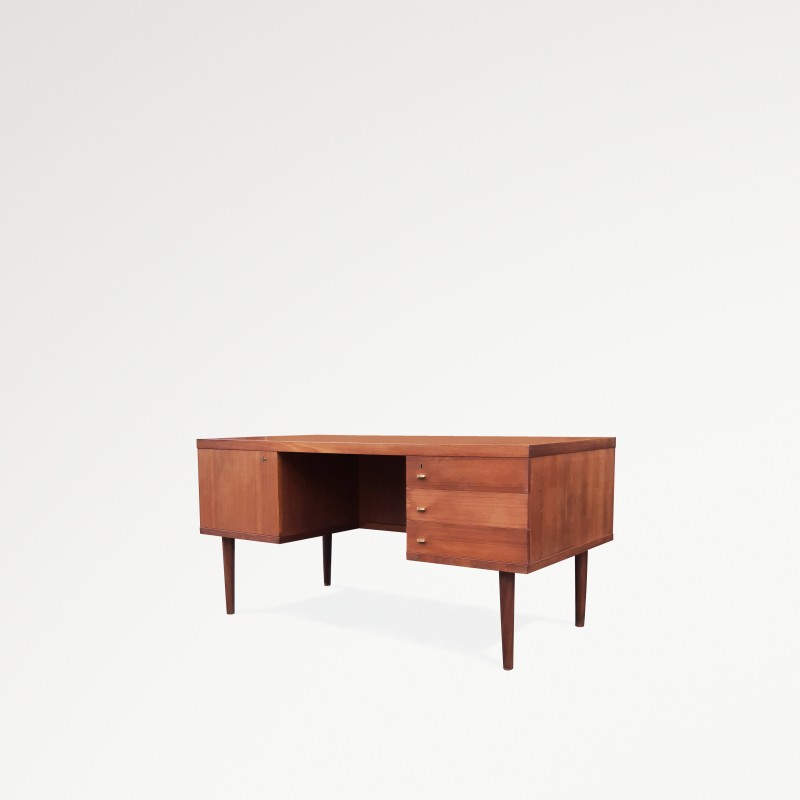 Vintage desk model 18 by Hans Olsen
