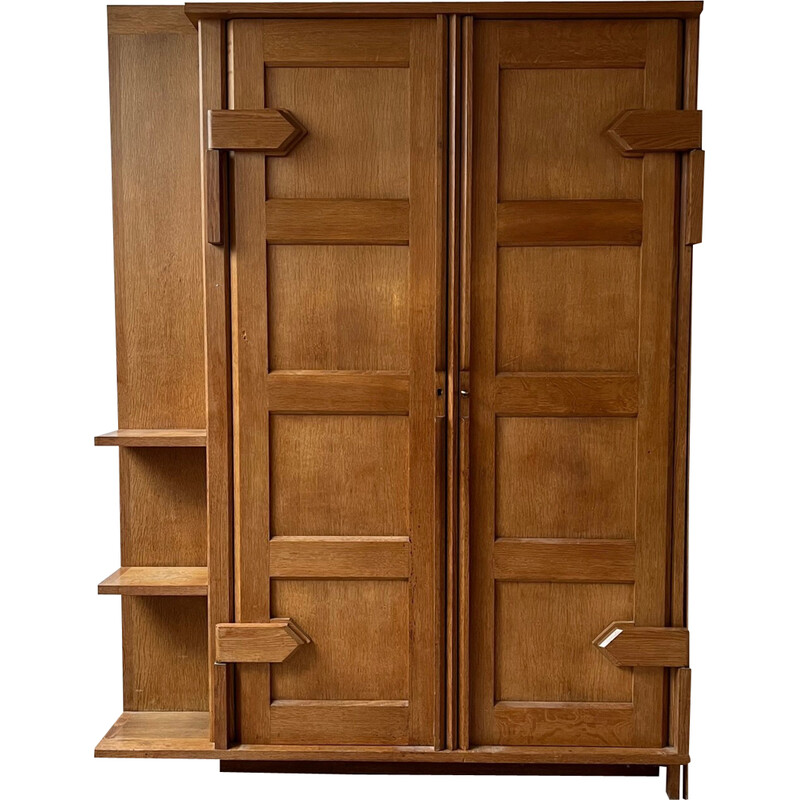 Armoire vintage en chêne français avec étagères de présentation par Guillerme et Chambron, 1960