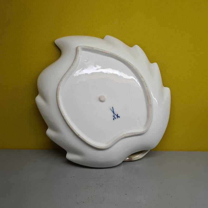 Vintage serving dish in the shape of a leaf in Meissen porcelain, 1852s-1870s