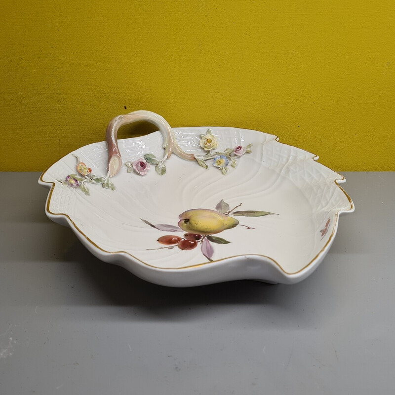 Vintage serving dish in the shape of a leaf in Meissen porcelain, 1852s-1870s