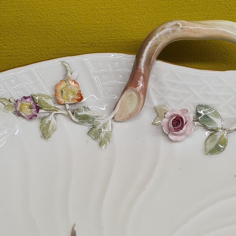 Vintage serving dish in the shape of a leaf in Meissen porcelain, 1852s-1870s