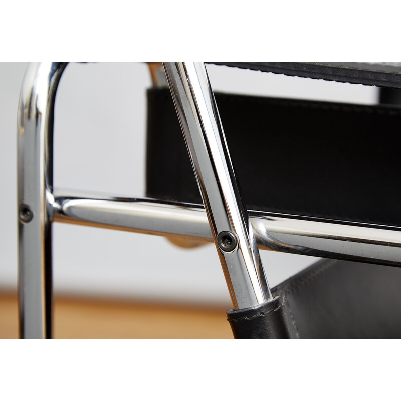 Vintage B3 Wassily armchair in leather by Marcel Breuer for Gavina