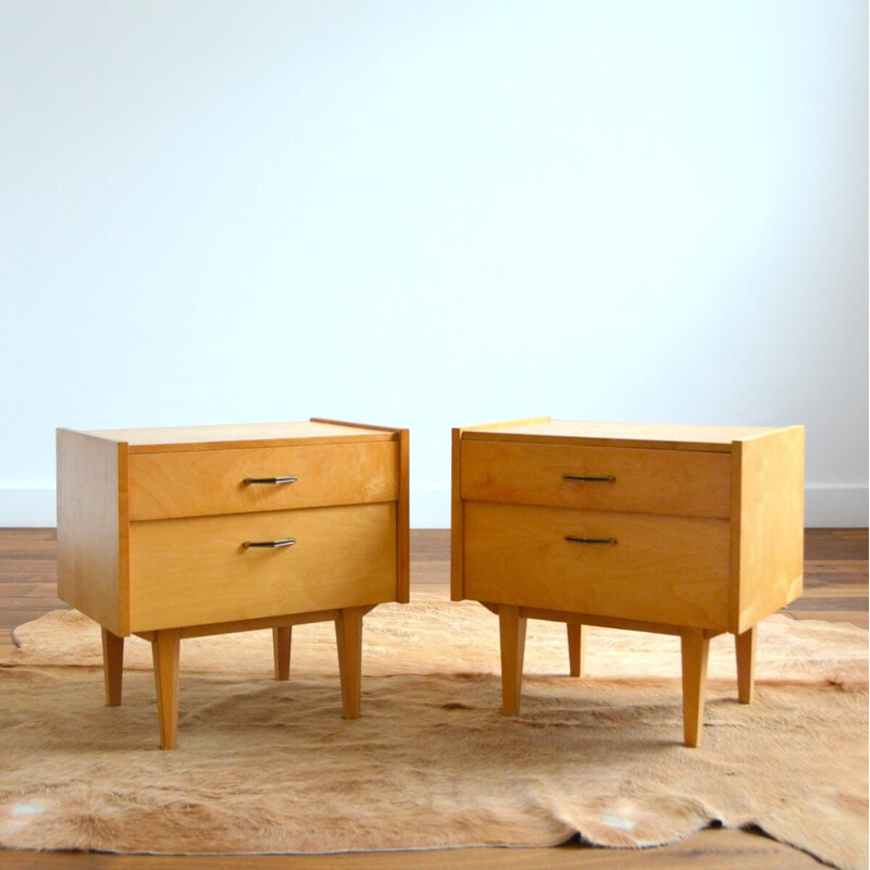 Par de mesas de cabeceira de madeira vintage e latão, 1950-1960