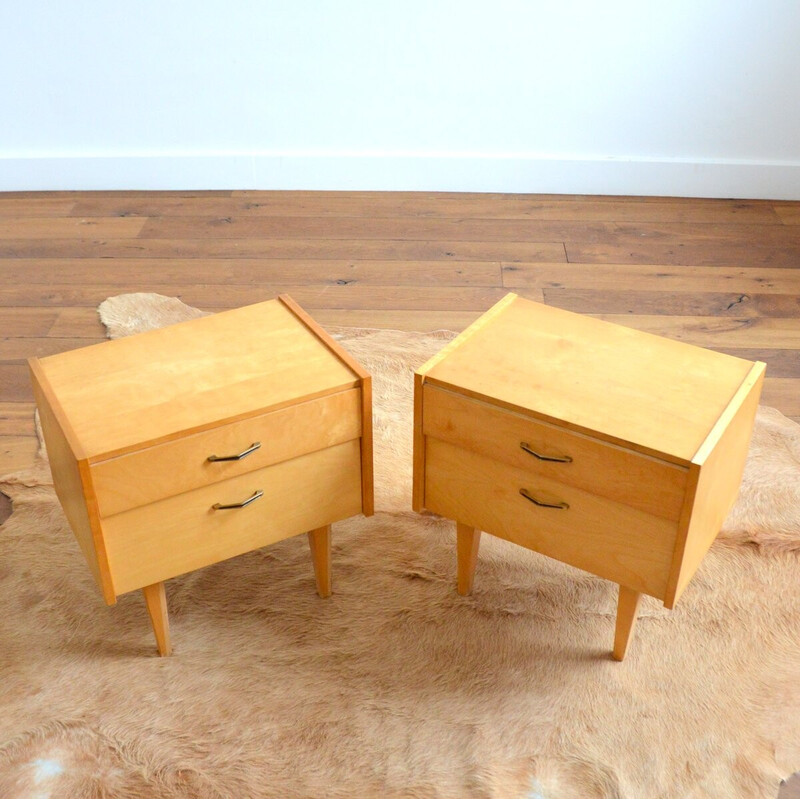 Par de mesas de cabeceira de madeira vintage e latão, 1950-1960