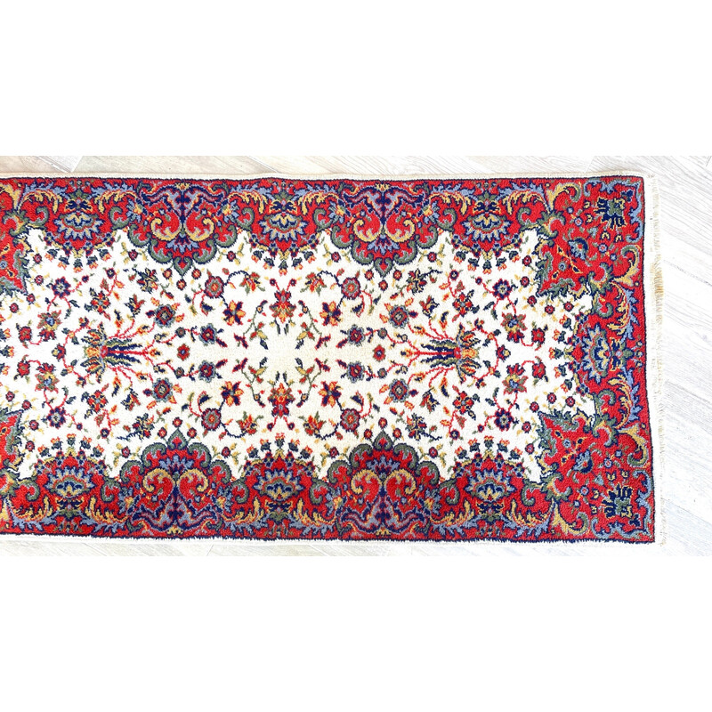 Tapis vintage persan en laine beige et rouge-bordeaux
