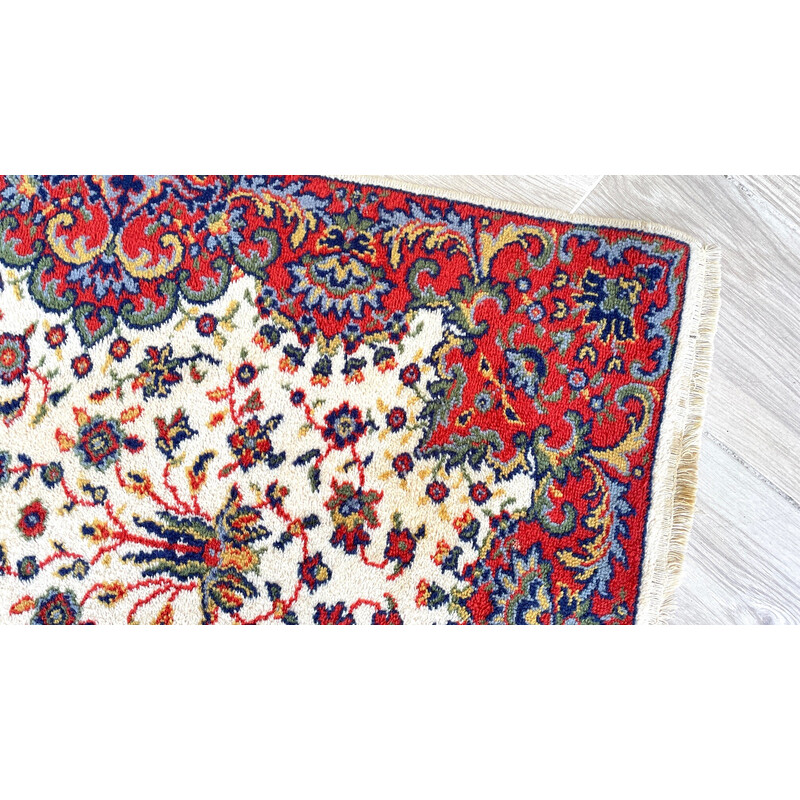 Alfombra persa vintage de lana beige y rojo-bordeos