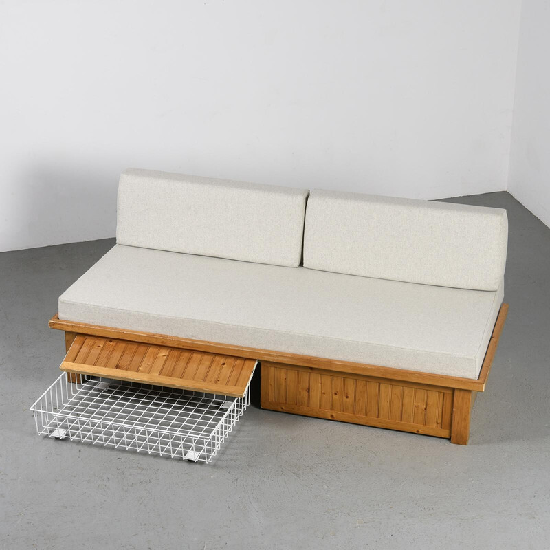 Vintage pine and wool bed by Charlotte Perriand for Les Arcs, 1973s