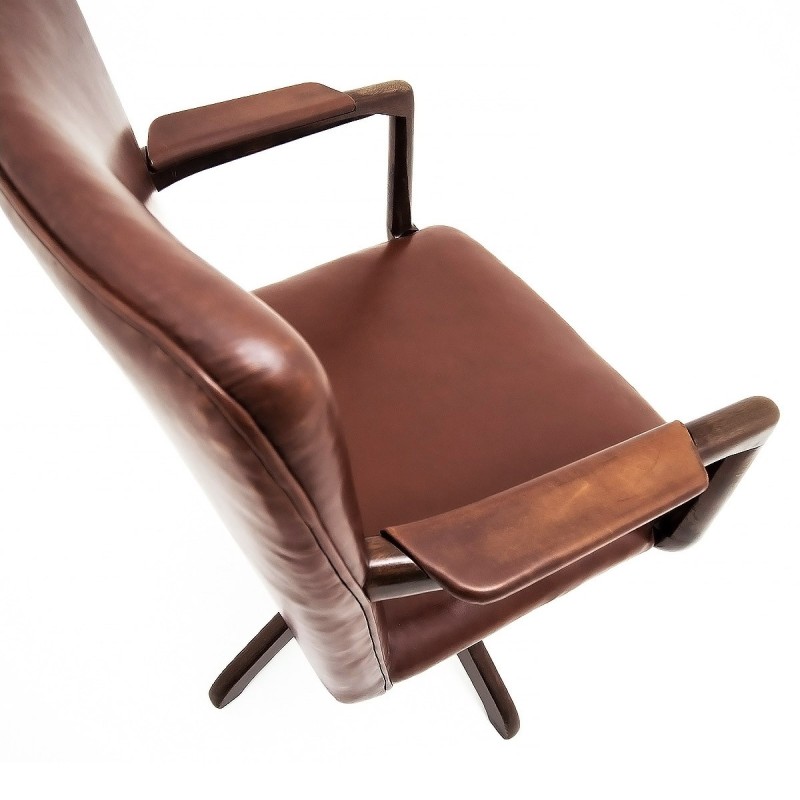 Cadeira de secretária Vintage A721 em pele de conhaque e carvalho por Hans J. Wegner para Planmøbel, Dinamarca 1940s
