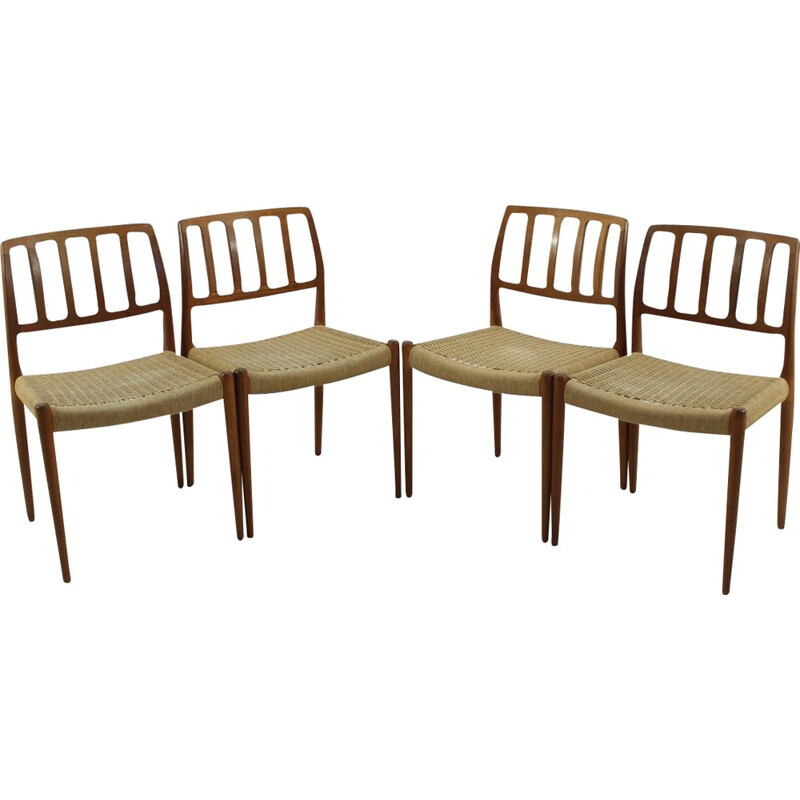 Lot de 4 chaises à repas modèle 83 par Nils O. Møller pour J.L. Møllers - 1960