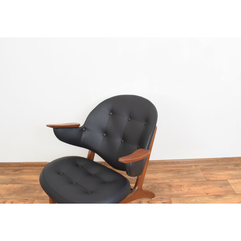 Vintage 33 fauteuil in teak en zwart leer van Carl Edward Matthes, jaren 1950